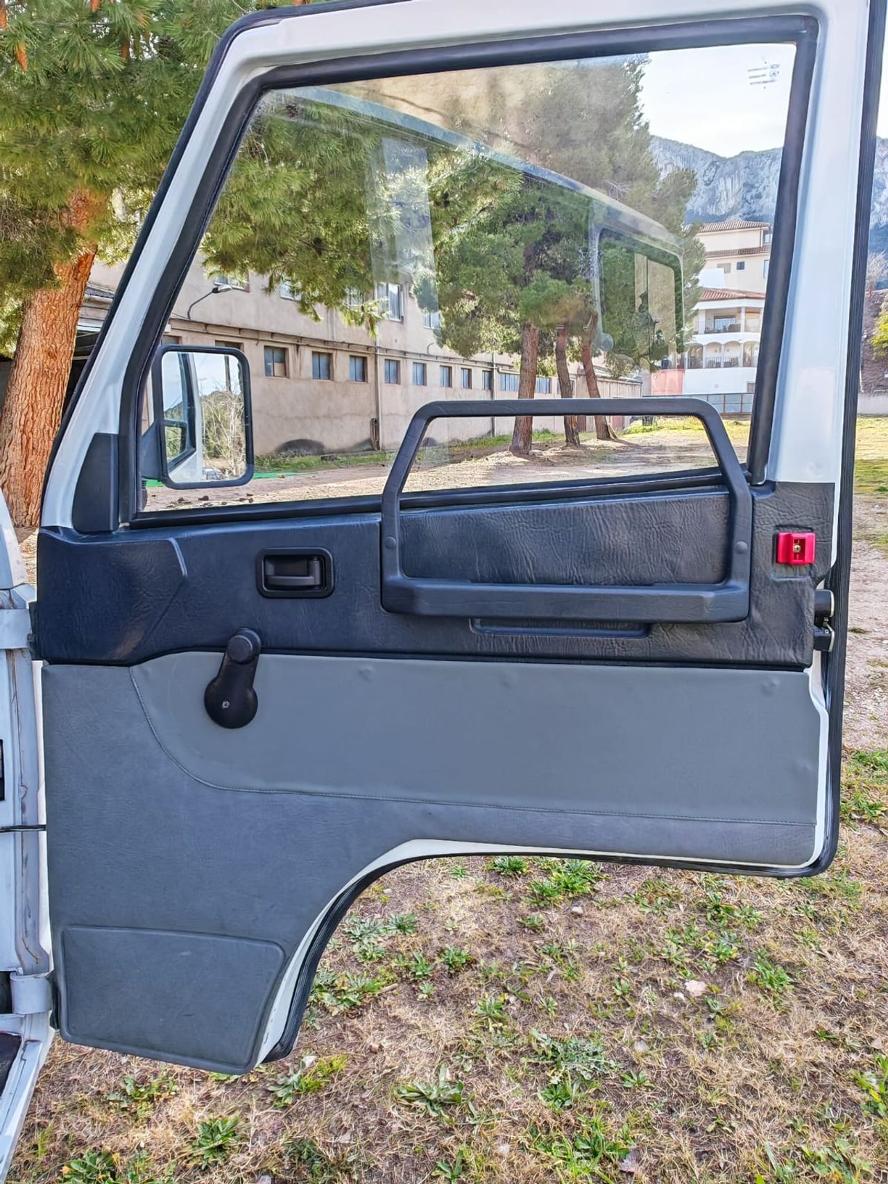Foto Mercedes-Benz MB 100 29