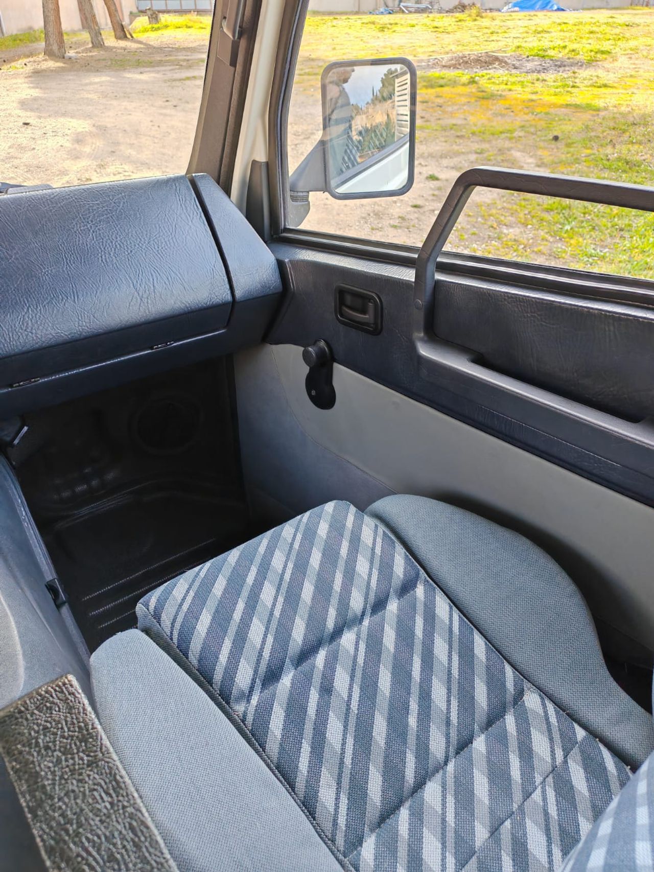 Foto Mercedes-Benz MB 100 33
