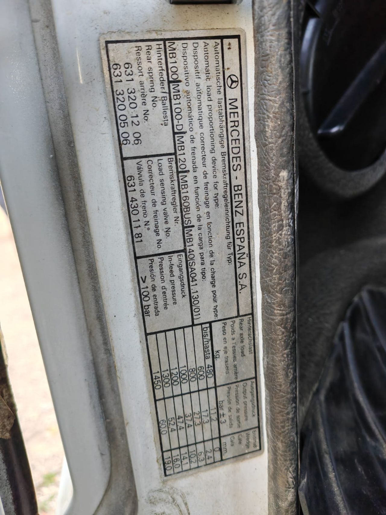 Foto Mercedes-Benz MB 100 38