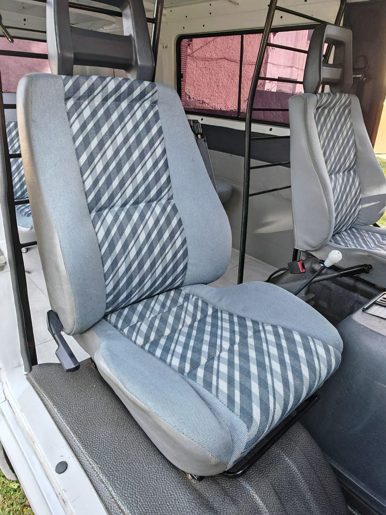 Foto Mercedes-Benz MB 100 42