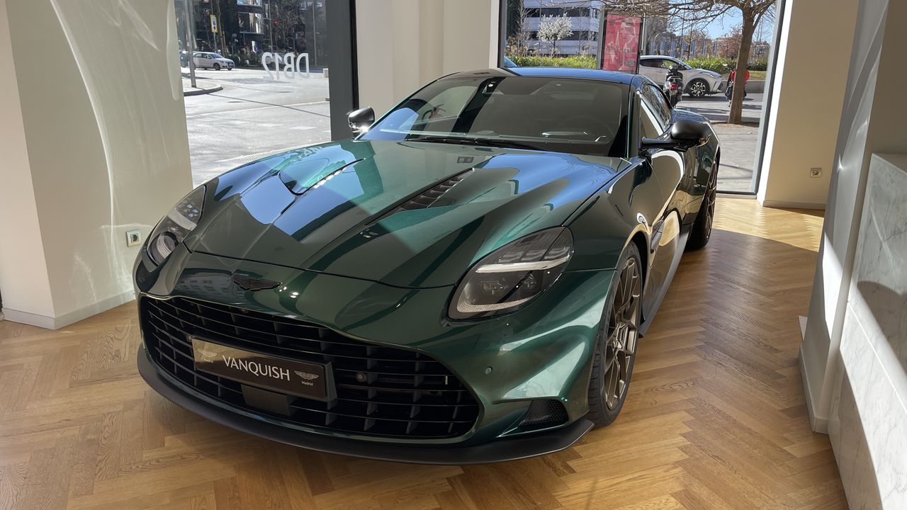 Foto Aston martin Vanquish 1