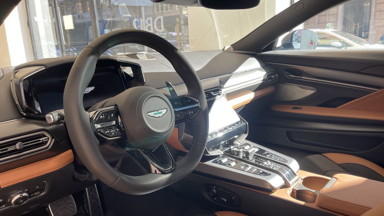 Foto Aston martin Vanquish 5