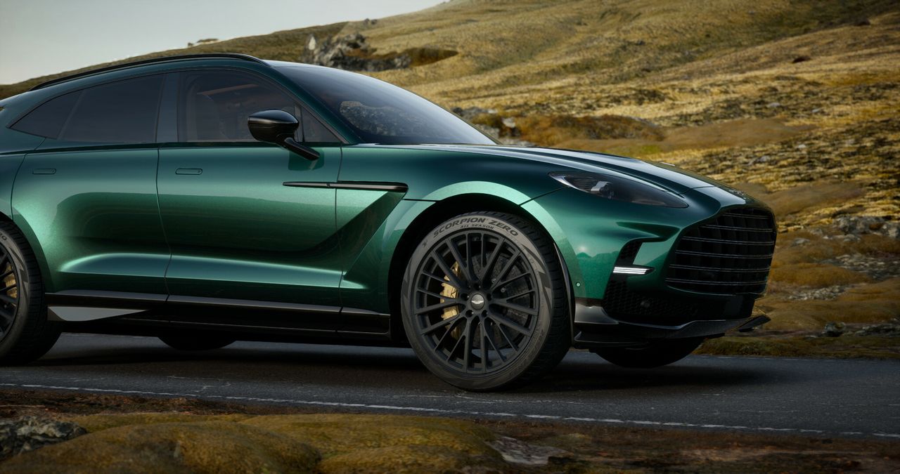 Foto Aston martin DBX 5