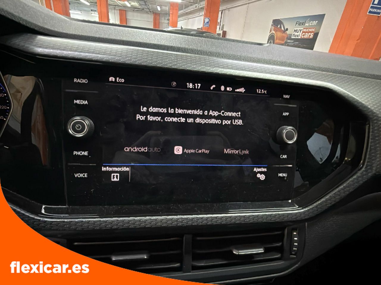 Foto Volkswagen T-Cross 16