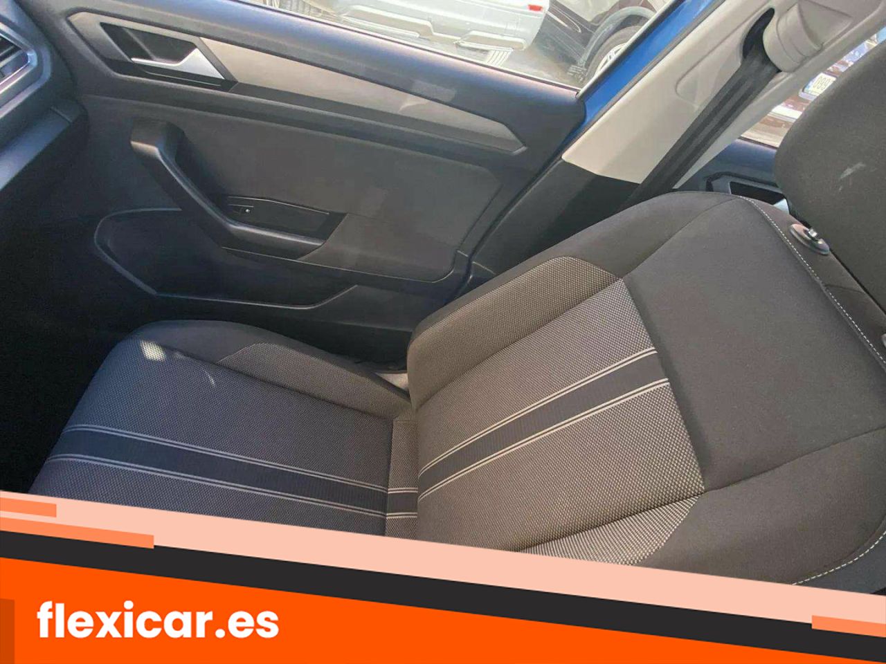 Foto Volkswagen T-Roc 30