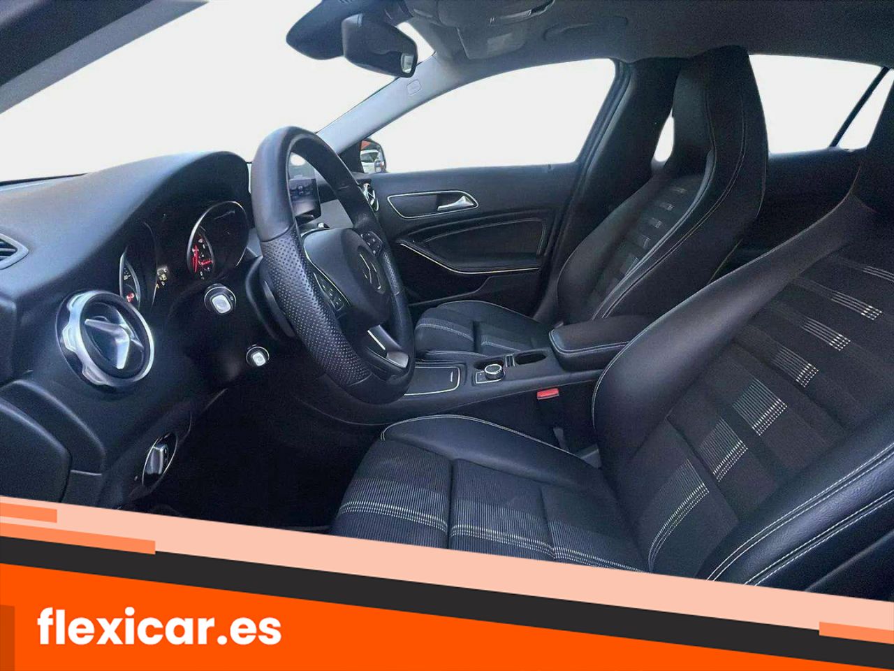 Foto Mercedes-Benz Clase GLA 24