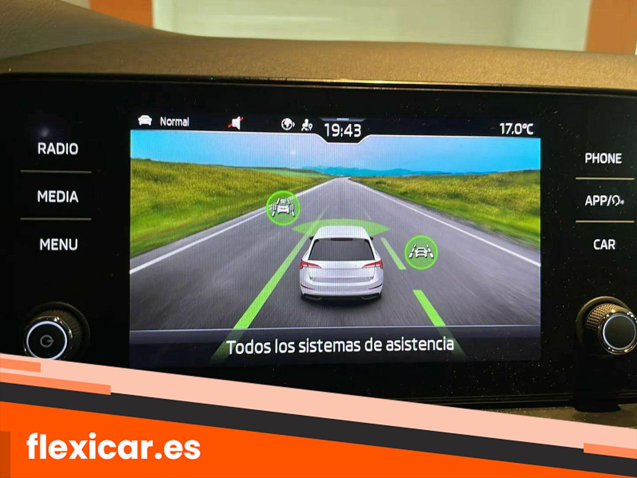 Foto Skoda Scala 26
