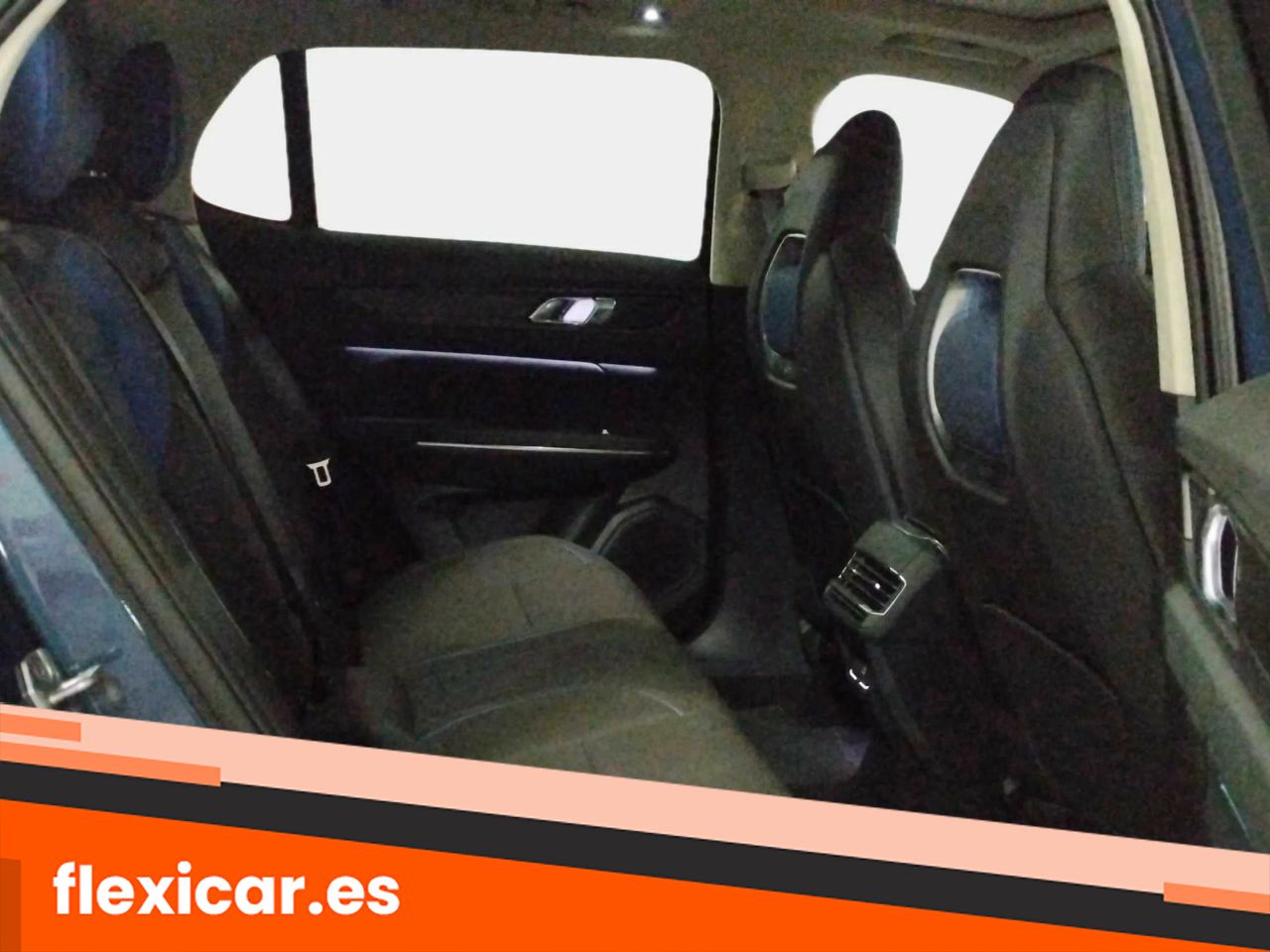 Foto LYNK&CO 01 14