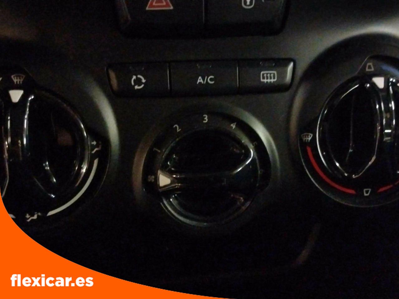 Foto Peugeot 208 19