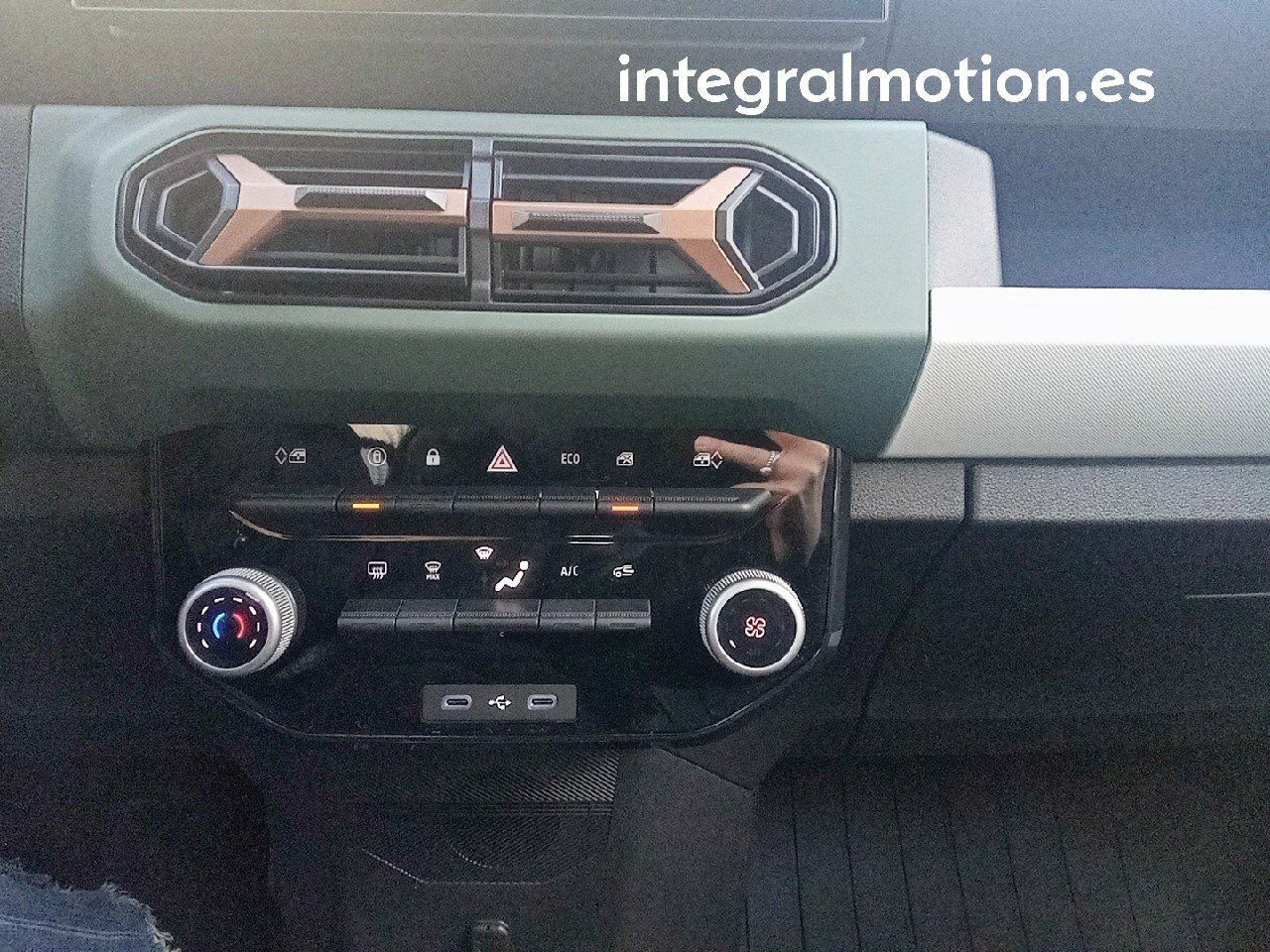 Foto Dacia Spring 11