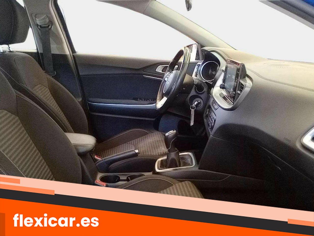Foto Kia XCeed 12