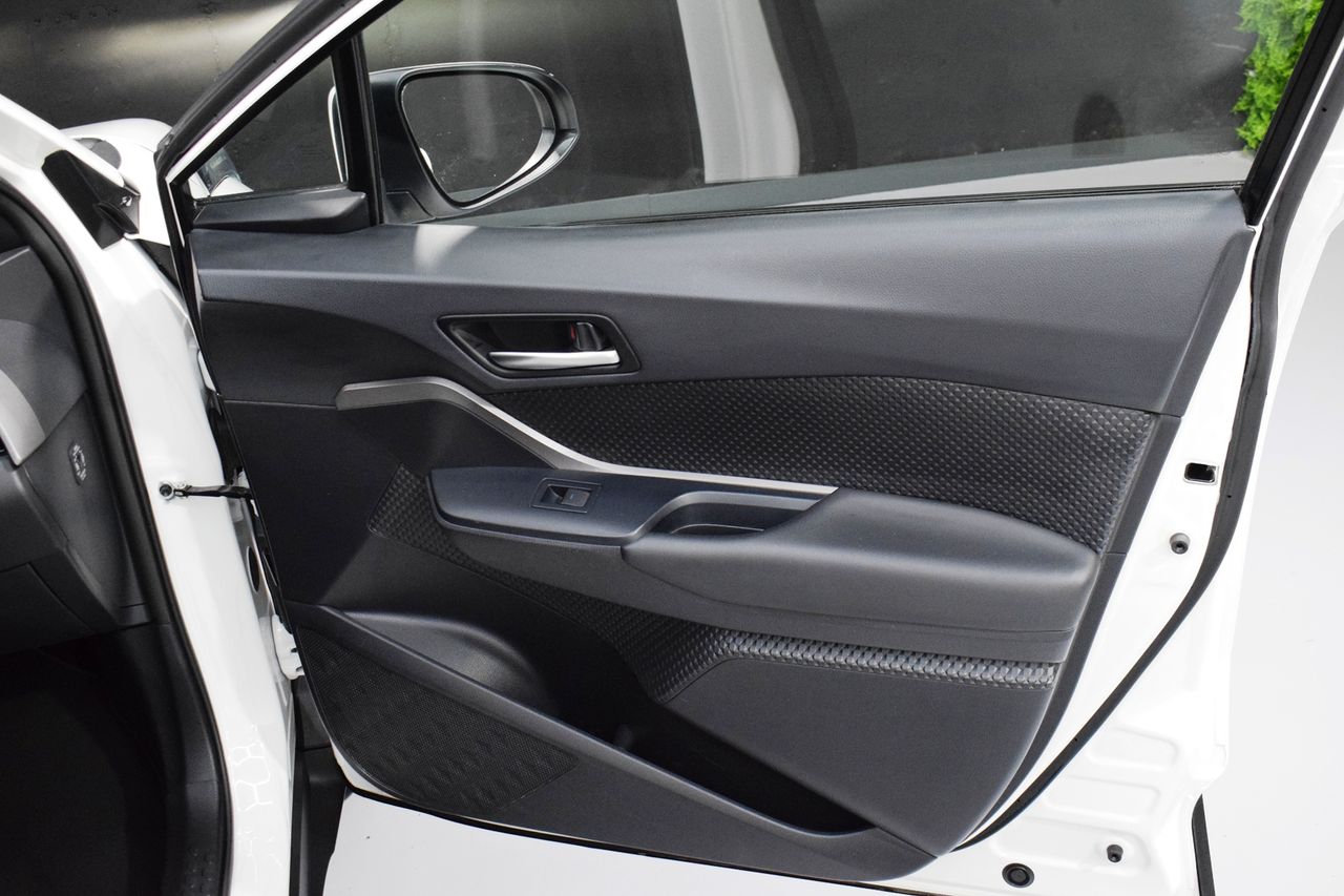 Foto Toyota C-HR 14