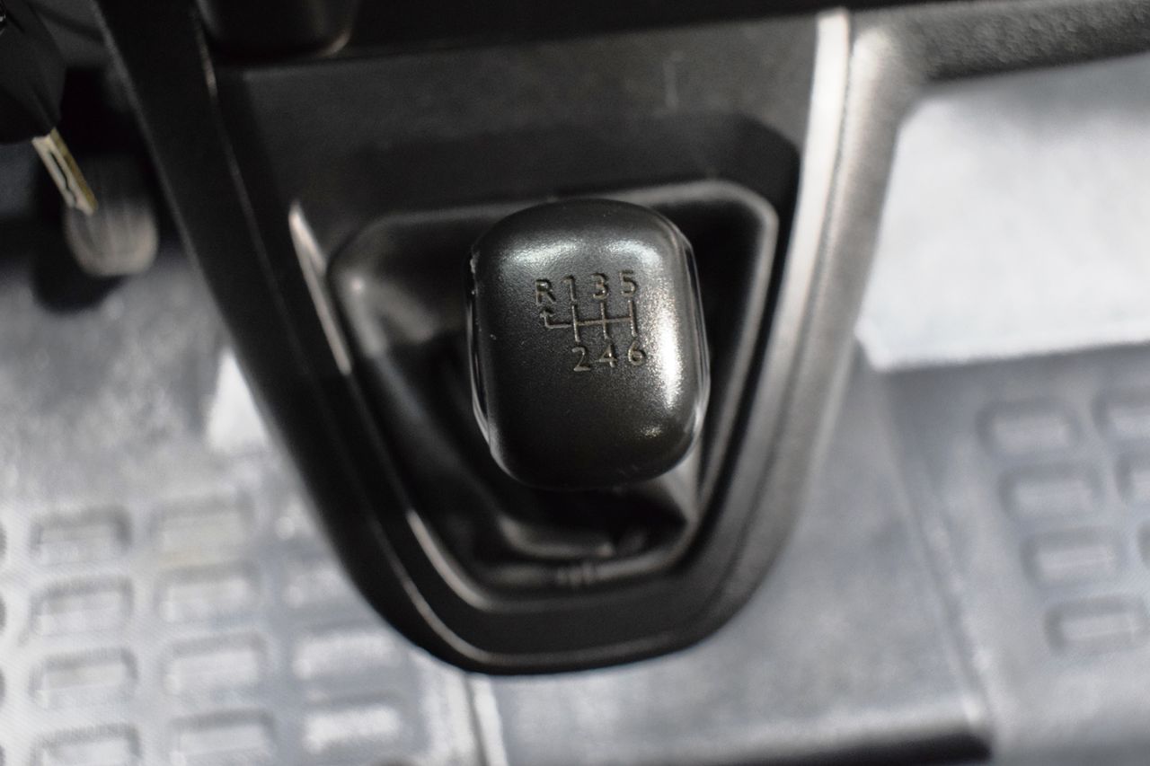 Foto Peugeot Traveller 24