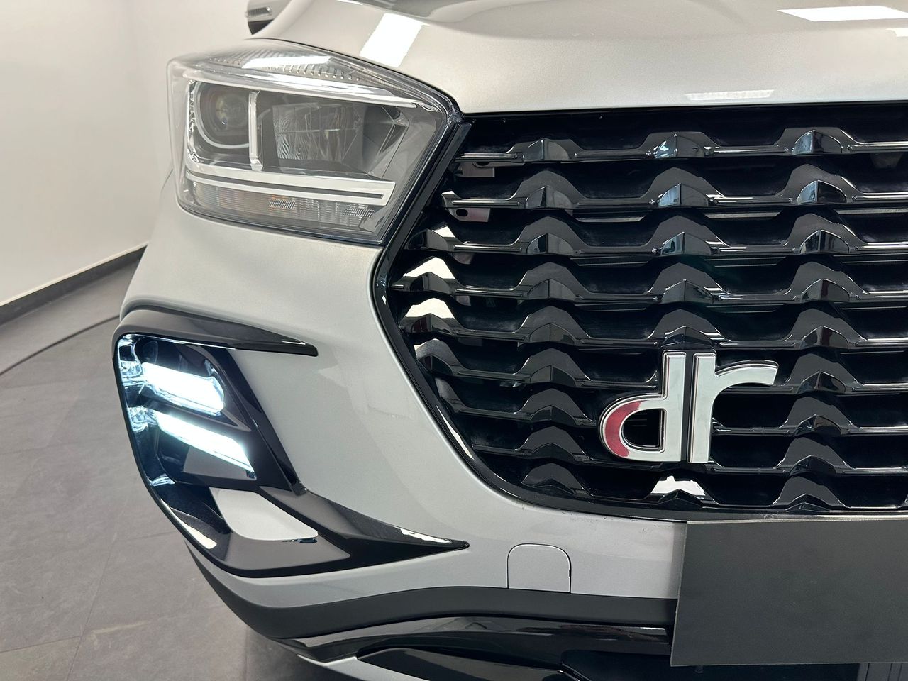 Foto DR Automobiles DR5 11