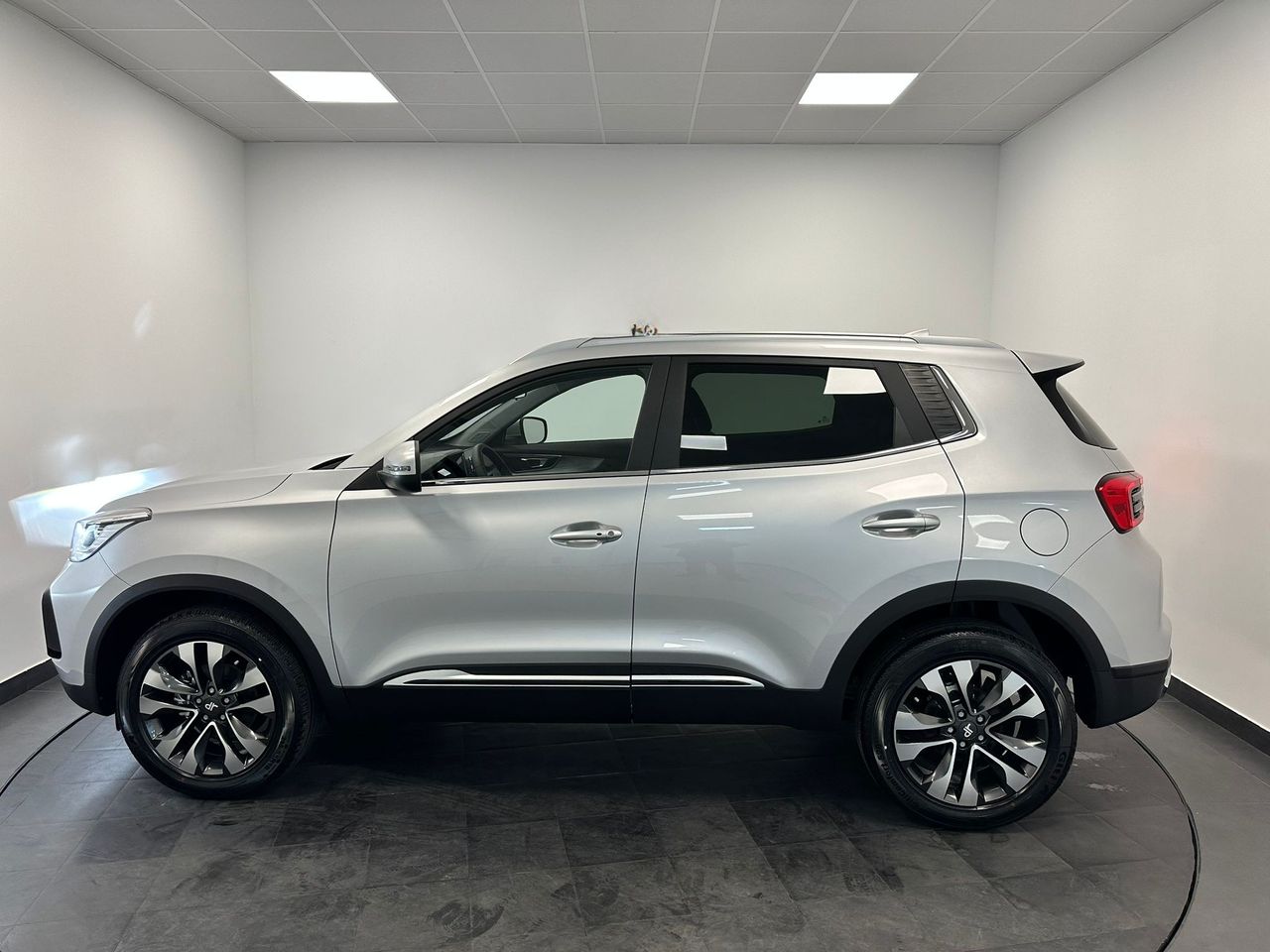 Foto DR Automobiles DR5 14