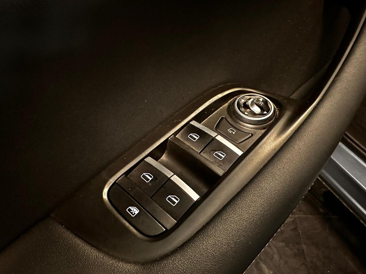 Foto DR Automobiles DR6 37