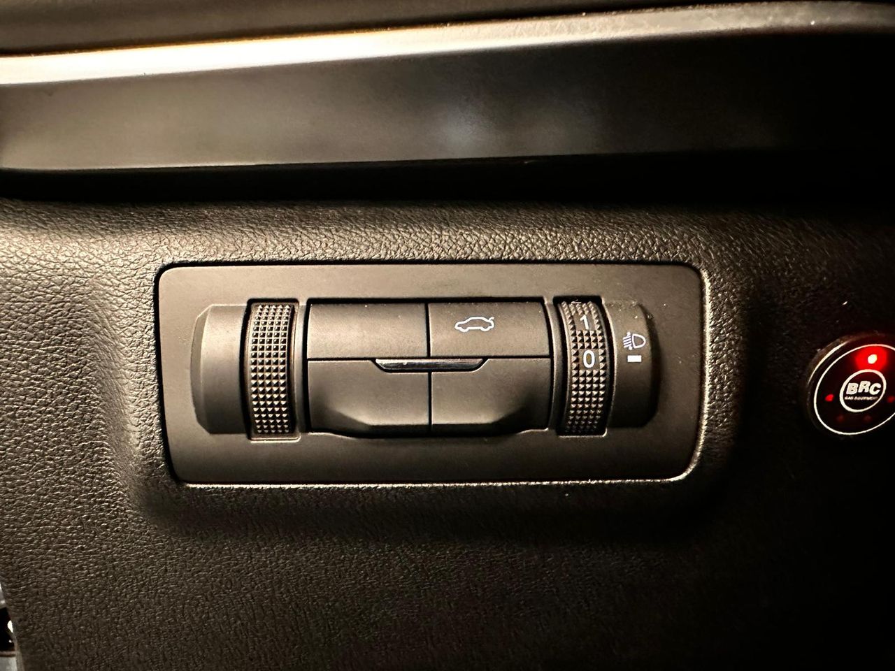 Foto DR Automobiles DR6 41