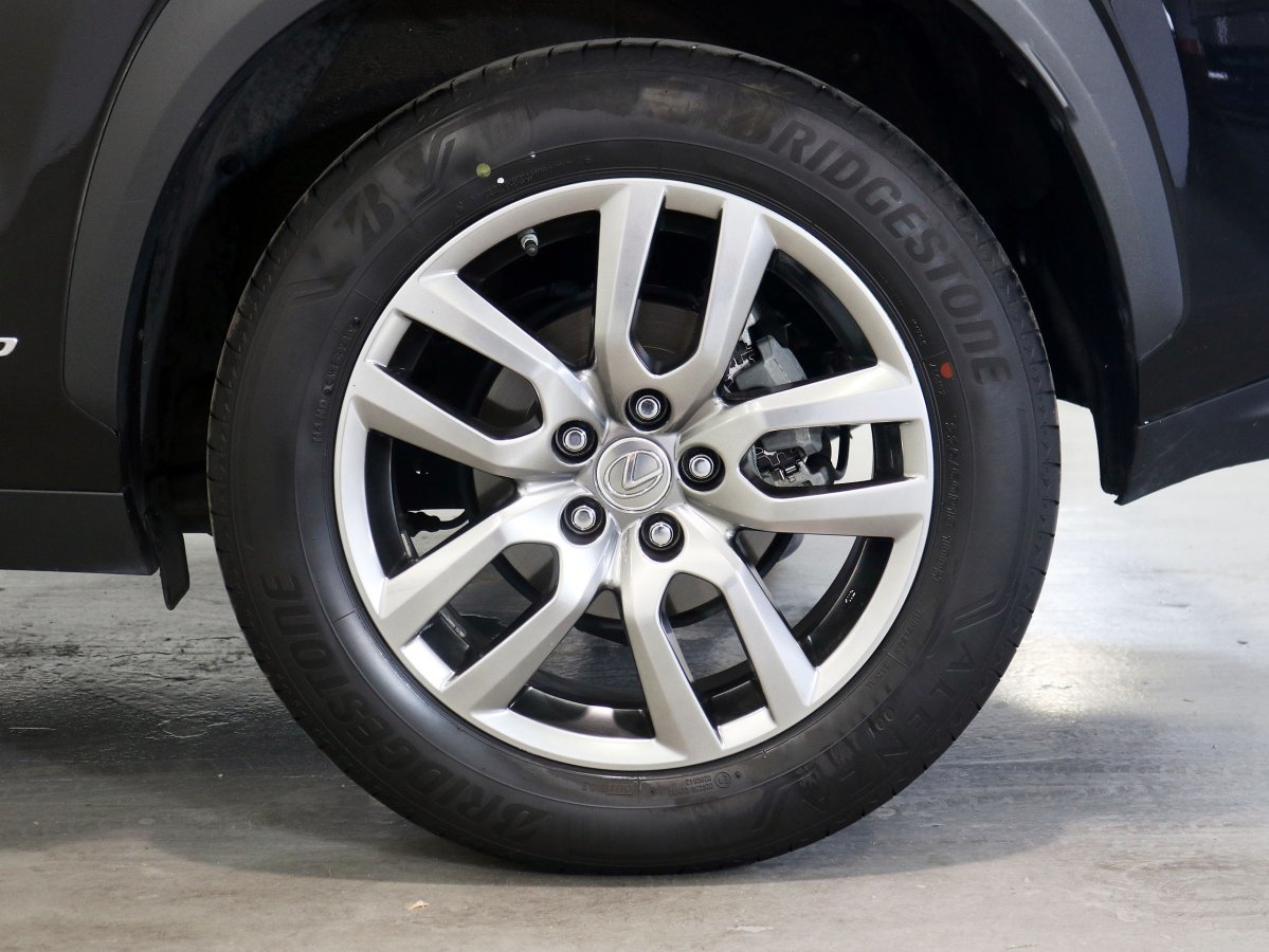 Foto Lexus NX 30