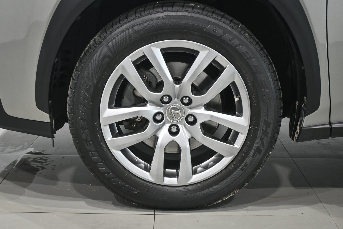 Foto Lexus NX 34