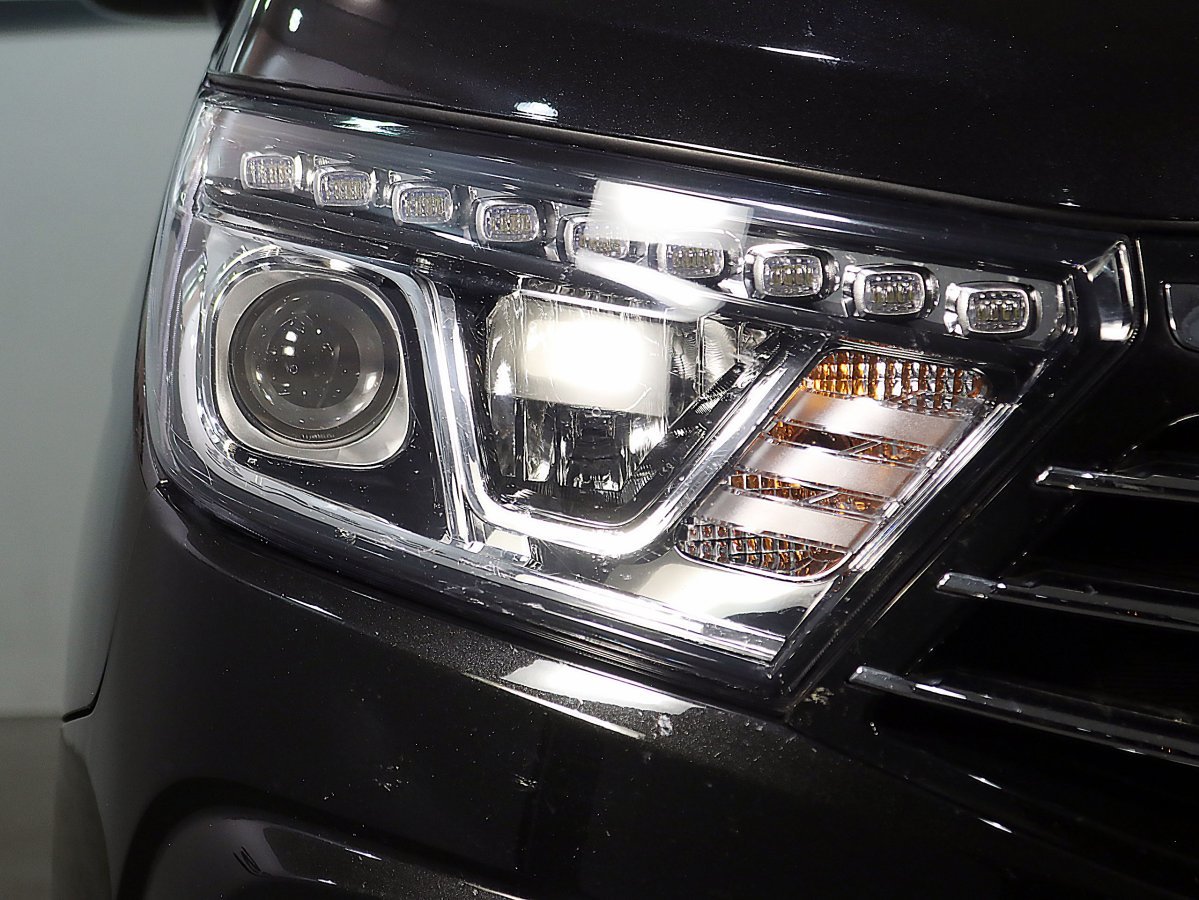 Foto SsangYong Rodius 11