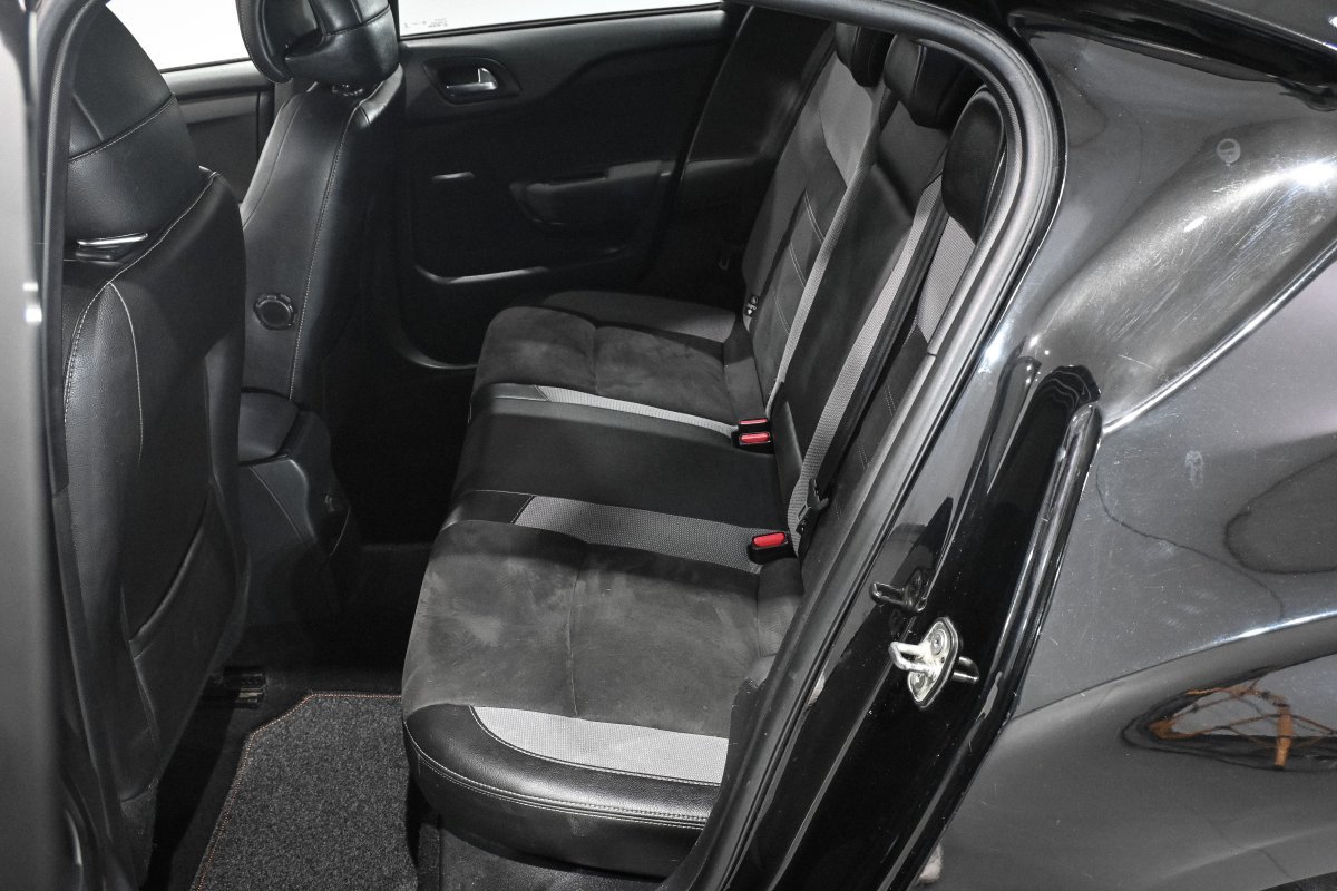 Foto DS Automobiles DS 4 11
