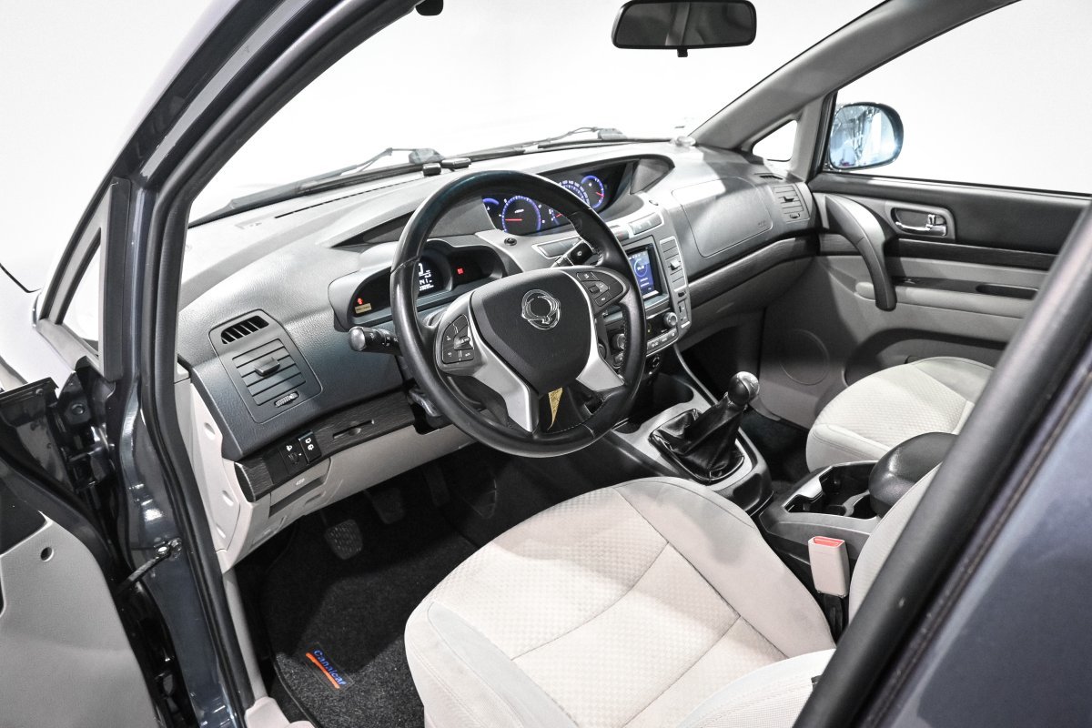 Foto SsangYong Rodius 9