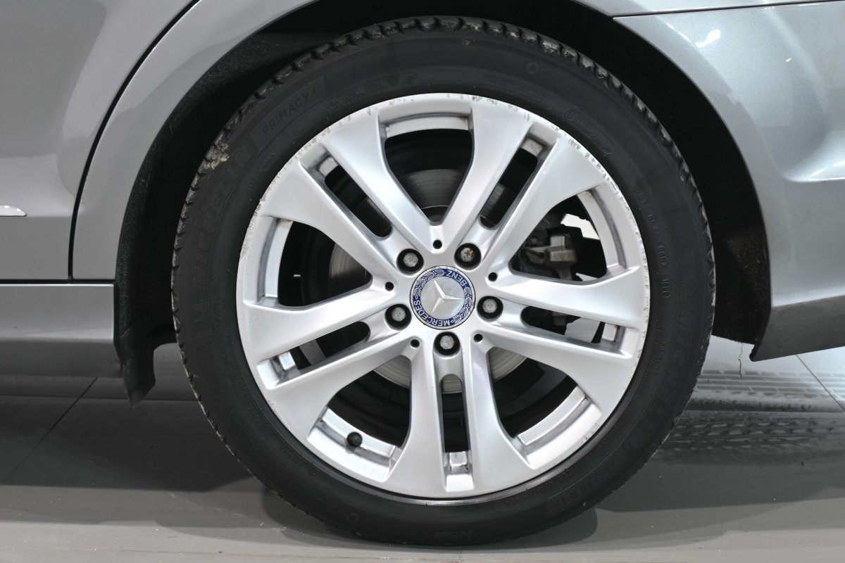 Foto Mercedes-Benz Clase C 25