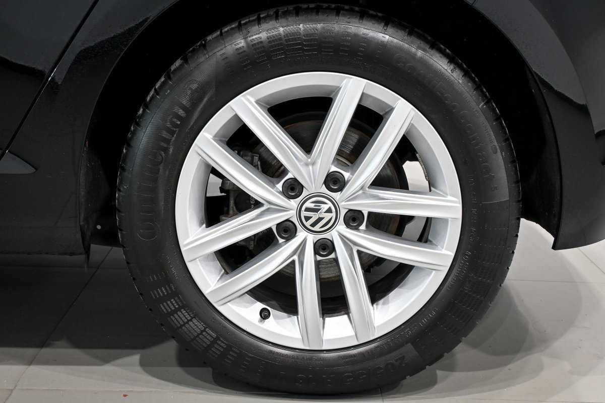 Foto Volkswagen Golf 32