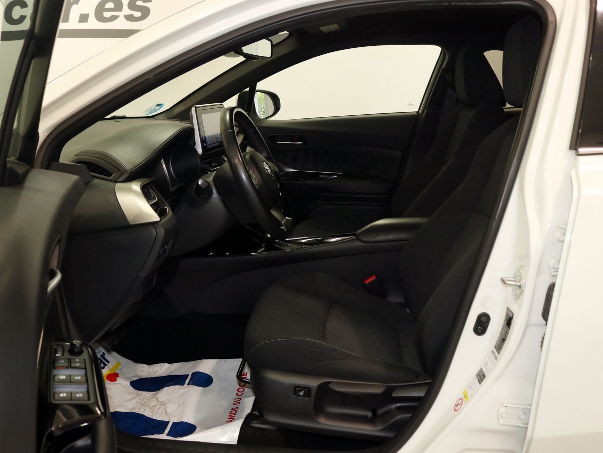 Foto Toyota C-HR 10