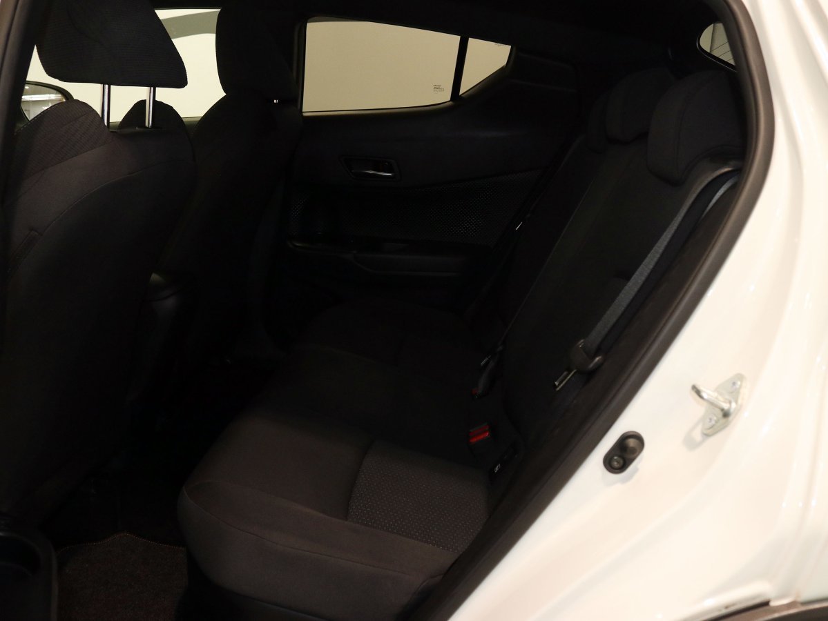 Foto Toyota C-HR 11