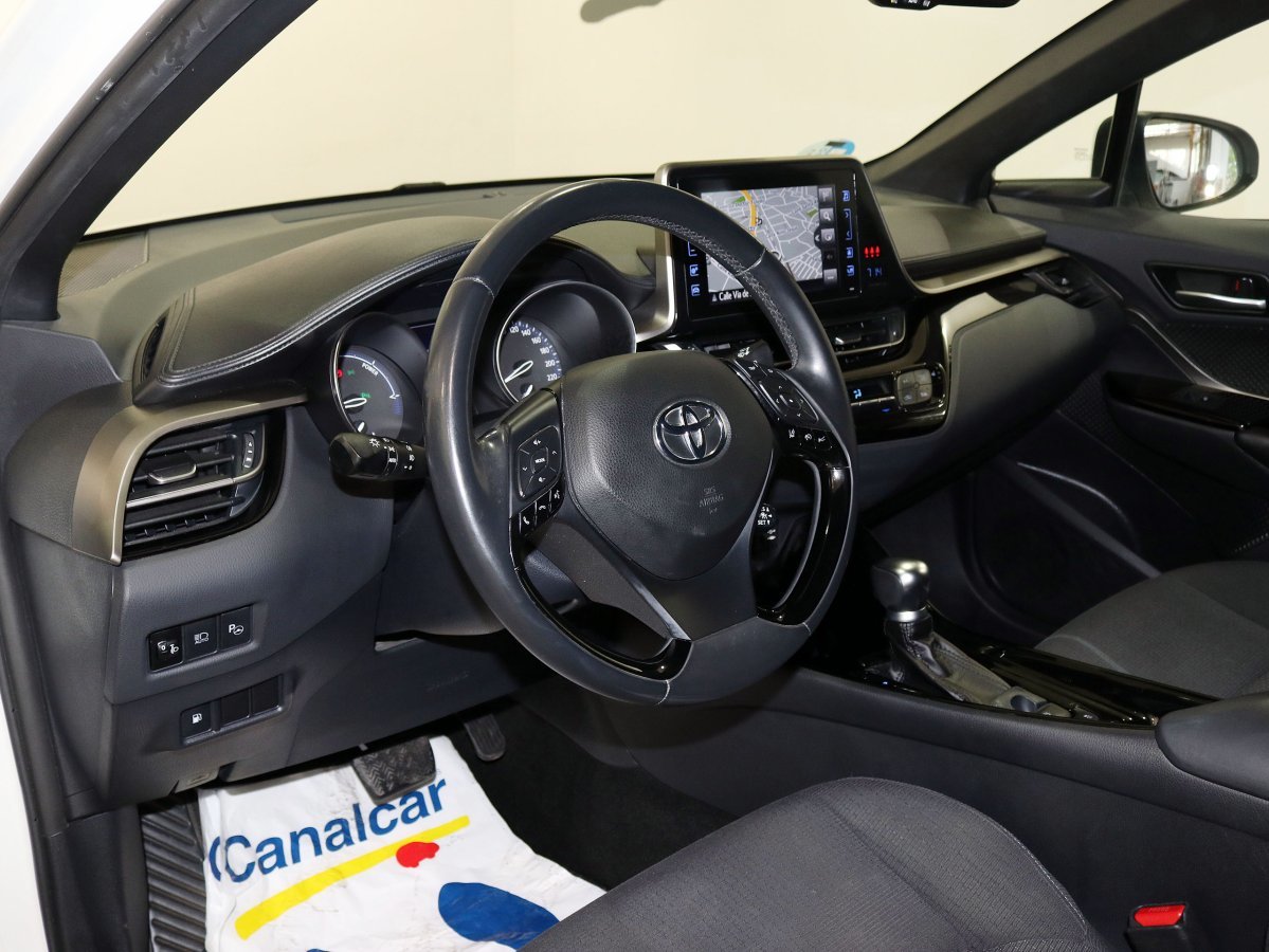 Foto Toyota C-HR 19