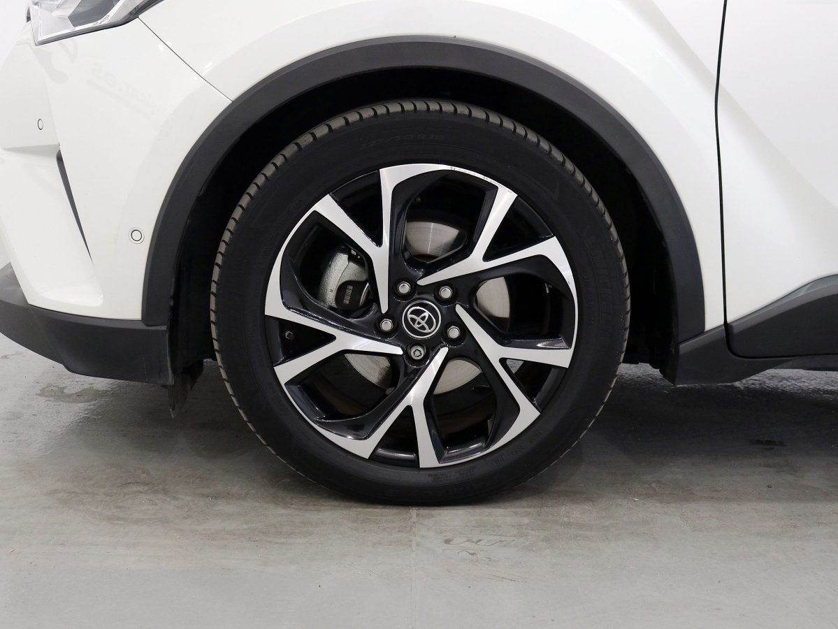 Foto Toyota C-HR 32