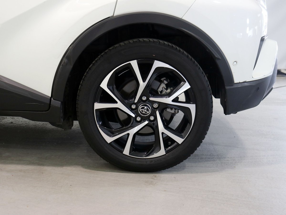 Foto Toyota C-HR 33