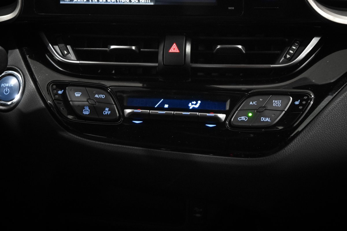 Foto Toyota C-HR 16