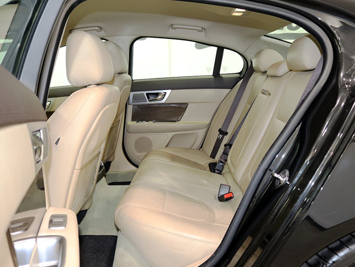 Foto Jaguar XF 15