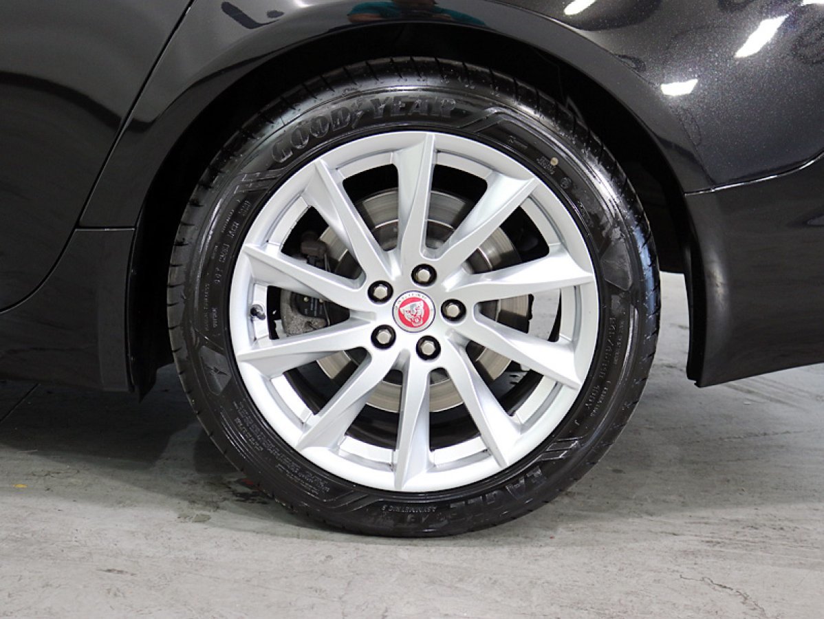 Foto Jaguar XF 37