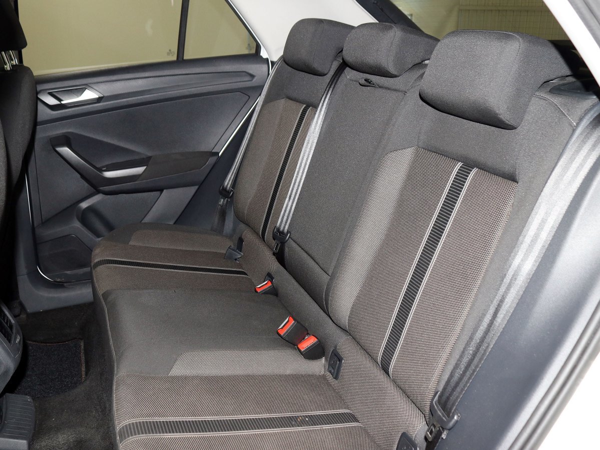 Foto Volkswagen T-Roc 10 Foto Volkswagen T-Roc 10