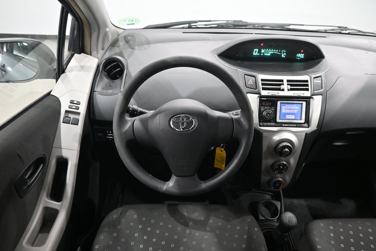 Foto Toyota Yaris 17