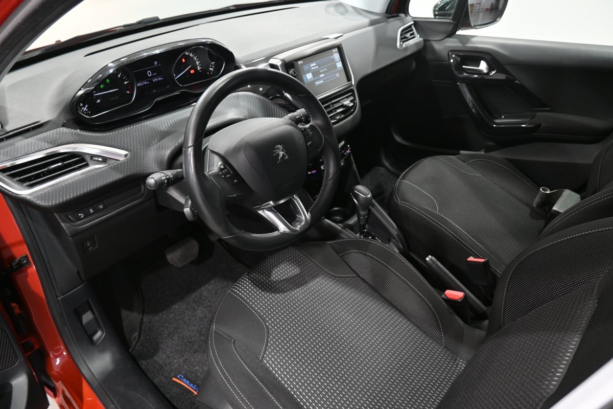 Foto Peugeot 208 9 Foto Peugeot 208 9