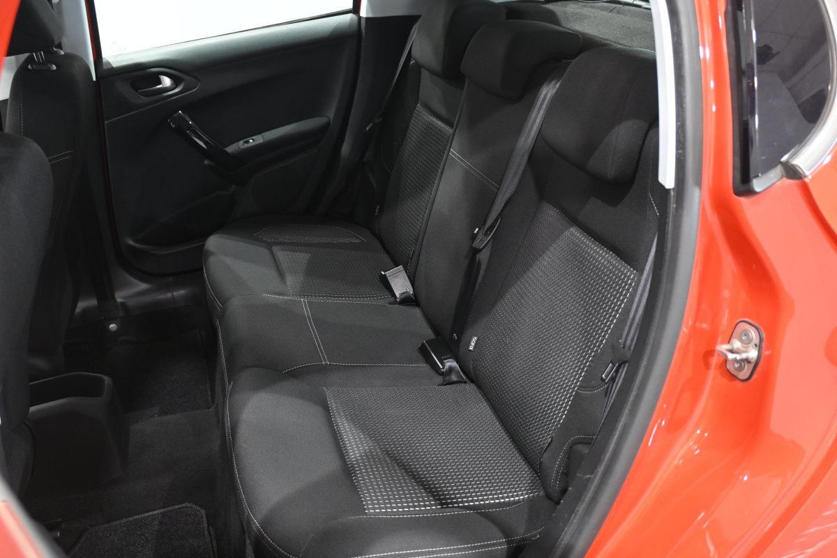 Foto Peugeot 208 11 Foto Peugeot 208 11